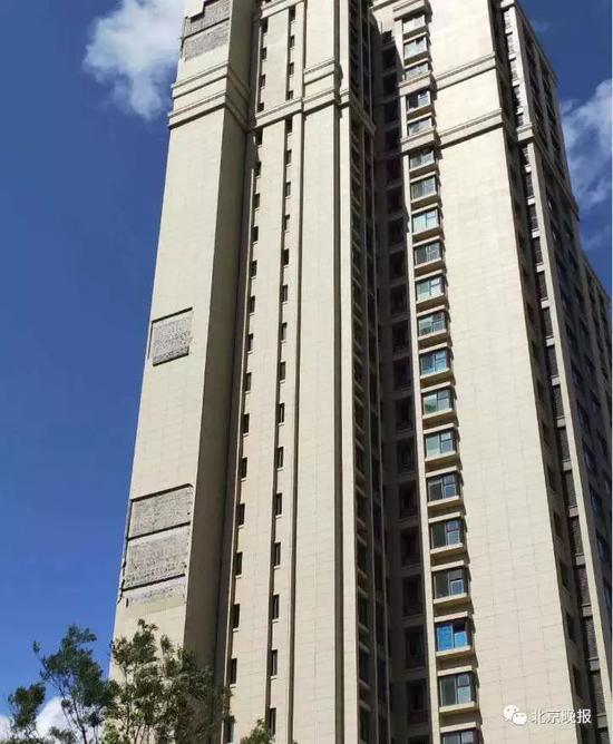 震惊！北京公园悦府墙皮脱落！引住建委介入调查！竟是保温板在“作妖”